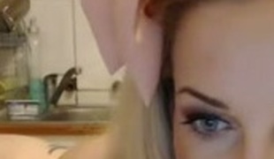 blonde solo webcam