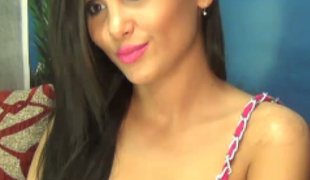 brunette webcam grosse poitrine